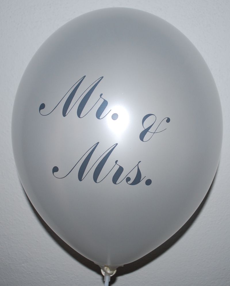 Balónek Mr. & Mrs. s černým potiskem